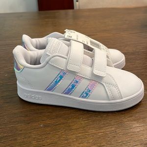 NWT GIRLS Size 10 ADIDAS GRAND COURT 1